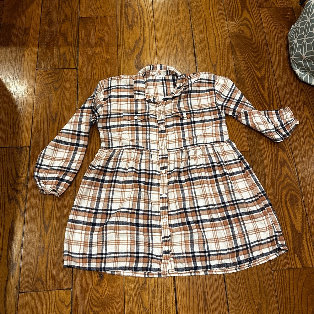 American Eagle Outfitters Plaid dress in Cream, navy, and tan.